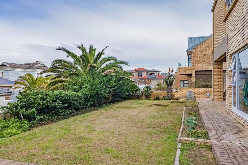 9 Bedroom Property for Sale in Outeniqua Strand Western Cape